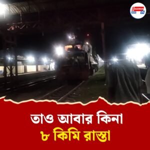 জ্বলল না হেডলাইট! মোবাইলের টর্চের আলোয় বাংলাদেশে ছুটল আস্ত ট্রেন