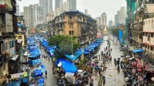 বৃষ্টিতে ভেস্তে গেল পুজোর কেনাকাটা, ক্ষতির মুখে কলকাতার বাজার