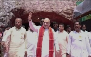 নাছোড় বৃষ্টিতে ব্যাহত হচ্ছে বকেয়া কাজ, মন ভাল নেই কলকাতার সর্বজনীনের উদ্যোক্তাদের