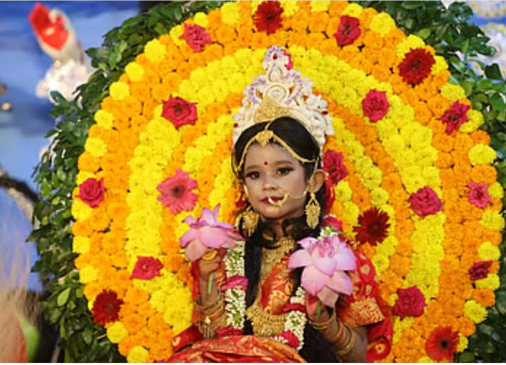 উমা রূপে আরাধনা! ঢাকার রামকৃষ্ণ মিশনে কুমারী পুজো