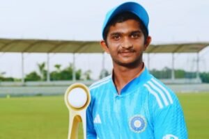 ব্রিসবেনে বিধ্বংসী ব্যাটিং বঙ্গতনয় অভিজ্ঞানের, সিরিজে এগোল ভারত