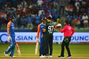 মুখের বদলে ব্যাটে জবাব দিতেই বিশ্বাসী টিম ইন্ডিয়া, পাকিস্তানকে তোপ গিল-অভিষেকের