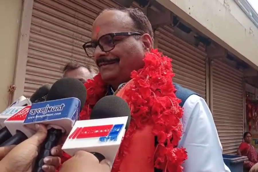 পরিবর্তনের হাওয়া বইছে বাংলায়! কালীঘাটে পুজো দিয়ে দাবি উত্তরপ্রদেশের উপমুখ্যমন্ত্রীর