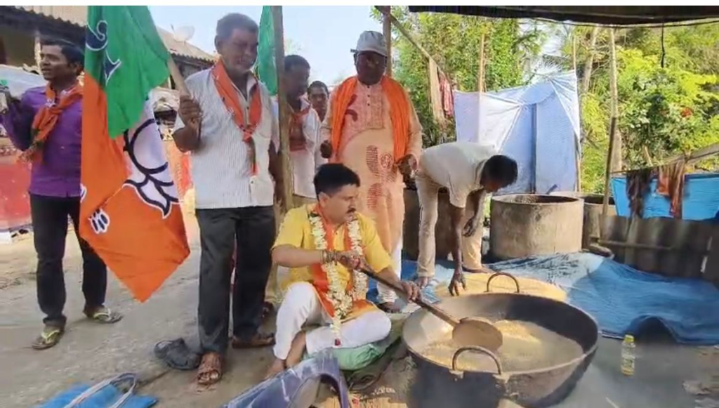 ভোটের ময়দানে এবার ‘রাঁধুনি’ রামপ্রসাদ! নারায়ণগড়ে চাল ভেজে তাক লাগিয়ে দিলেন বিজেপি প্রার্থী