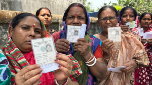 উৎসবের আমেজে ভোট, তবু একাধিক কেন্দ্রে বিভ্রাট, দ্বিতীয় দফার সকালেই উত্তেজনা ও রেকর্ডের ইঙ্গিত