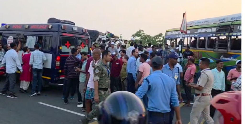 মুখ্যমন্ত্রীর সভা সেরে ফেরার পথে ভয়াবহ দুর্ঘটনা! আহত ৪৫, আশঙ্কাজনক ৪